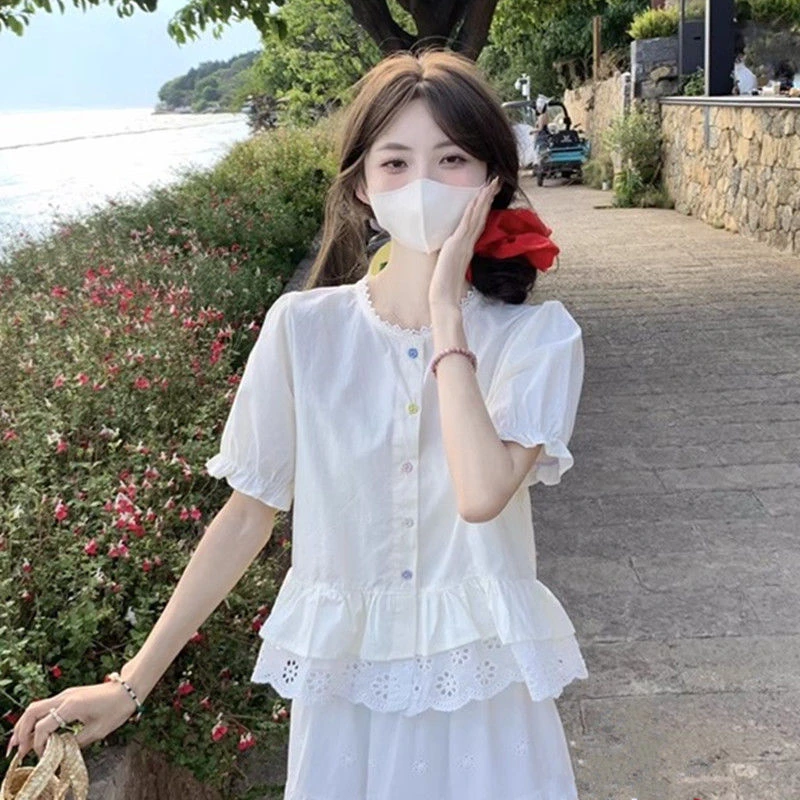 蕾丝拼接娃娃衫泡泡袖收腰衬衫女夏季2025新款多巴胺彩色扣子上衣