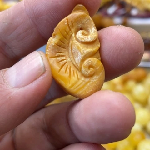 手串植物珀未镶嵌吊坠