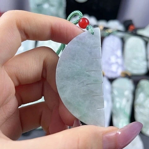 【闪购商品】翡翠未镶嵌颈饰梳子