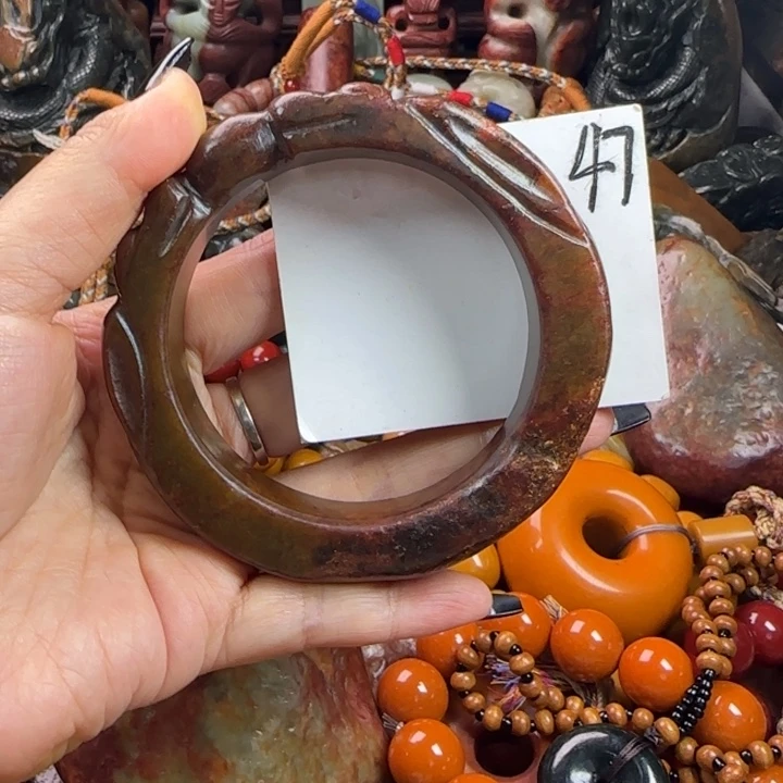 未镶嵌透闪石质玉珠宝奇石