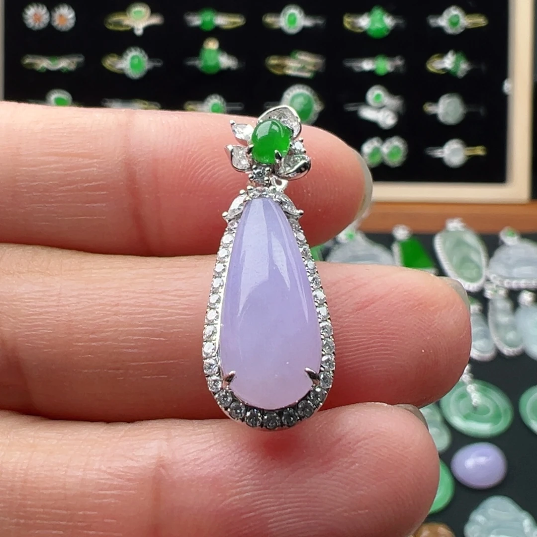 翡翠18K金镶嵌颈饰水滴