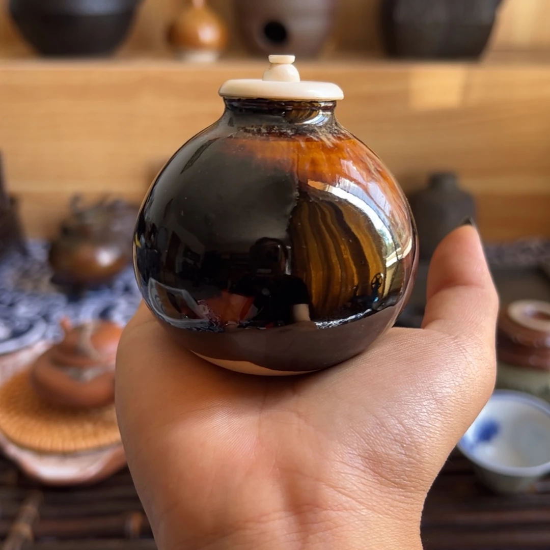 一只小茶入非常漂亮