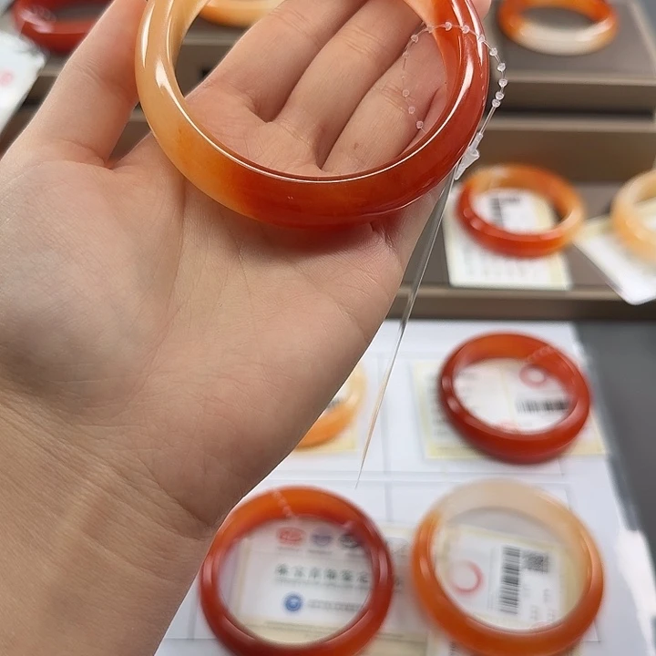 用***0石英质玉（黄龙玉）未镶嵌手镯