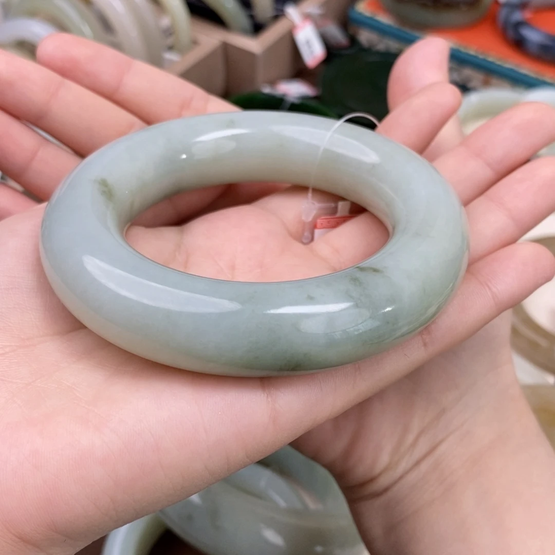 旭***九未镶嵌手镯和田玉