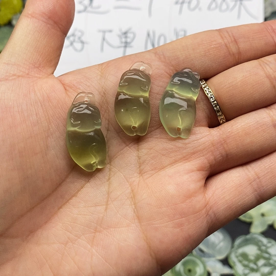 醉***猫未镶嵌蛇纹石玉颈饰