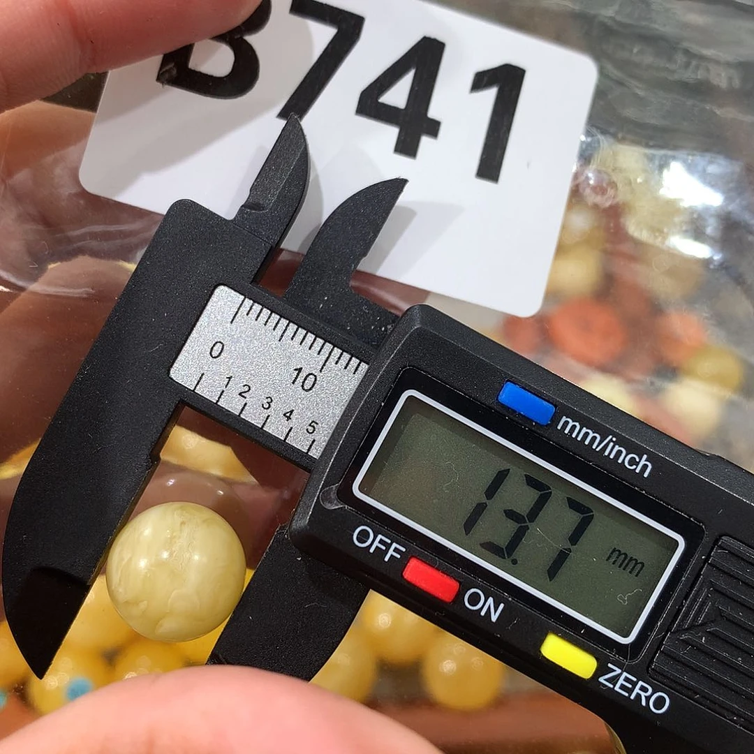 未镶嵌琥珀珠宝奇石