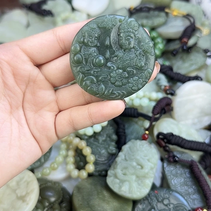 和田玉未镶嵌颈饰