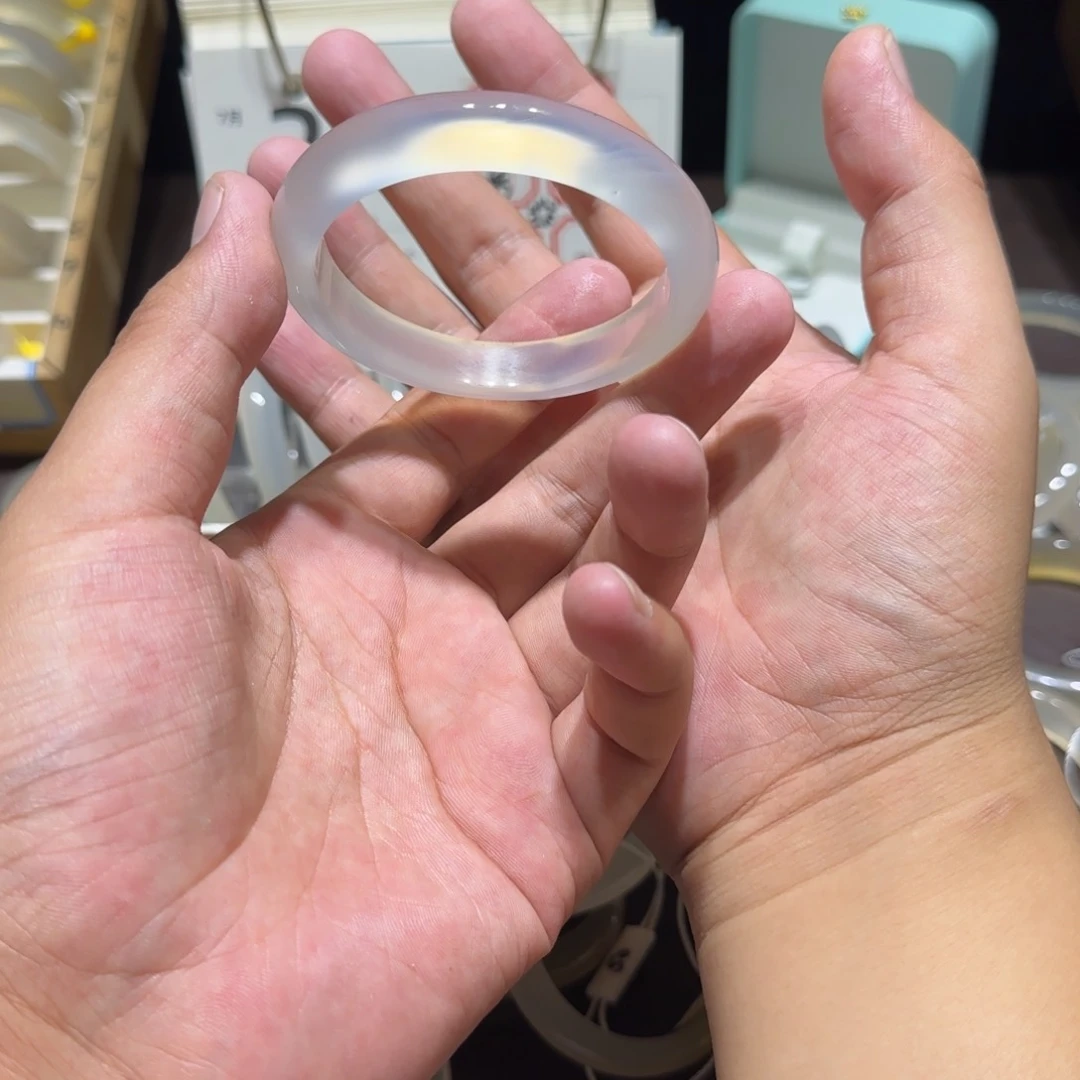 美***.玛瑙/玉髓手镯未镶嵌