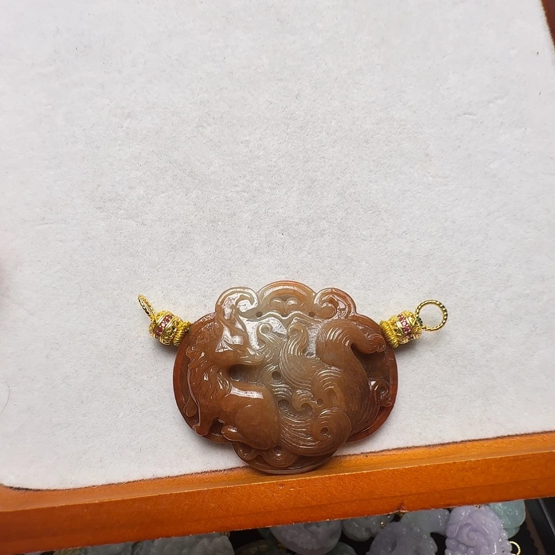 翡翠未镶嵌吊坠(赠链)
