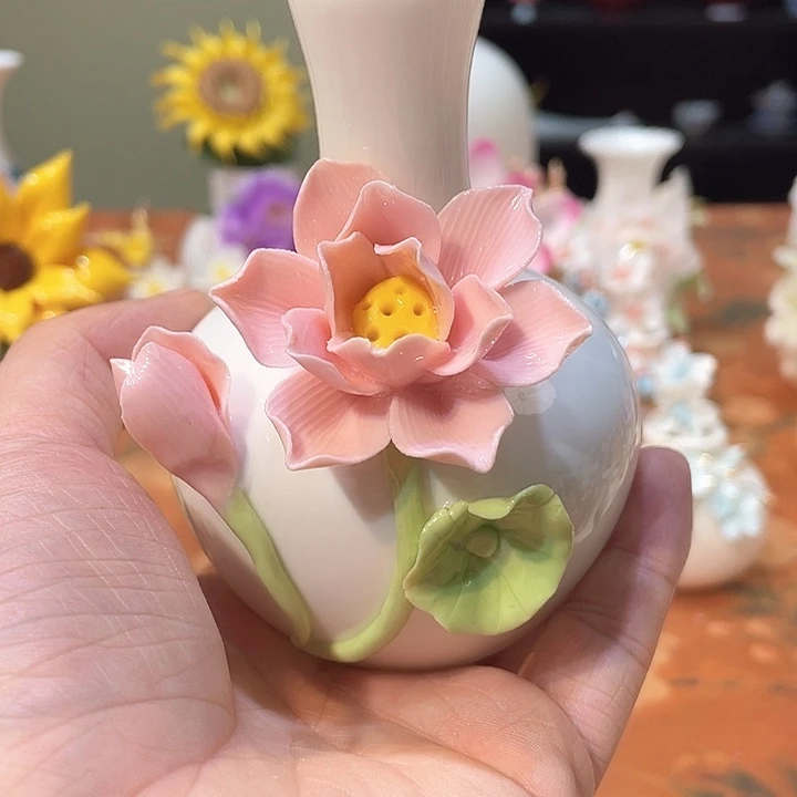 手工陶瓷精致摆件