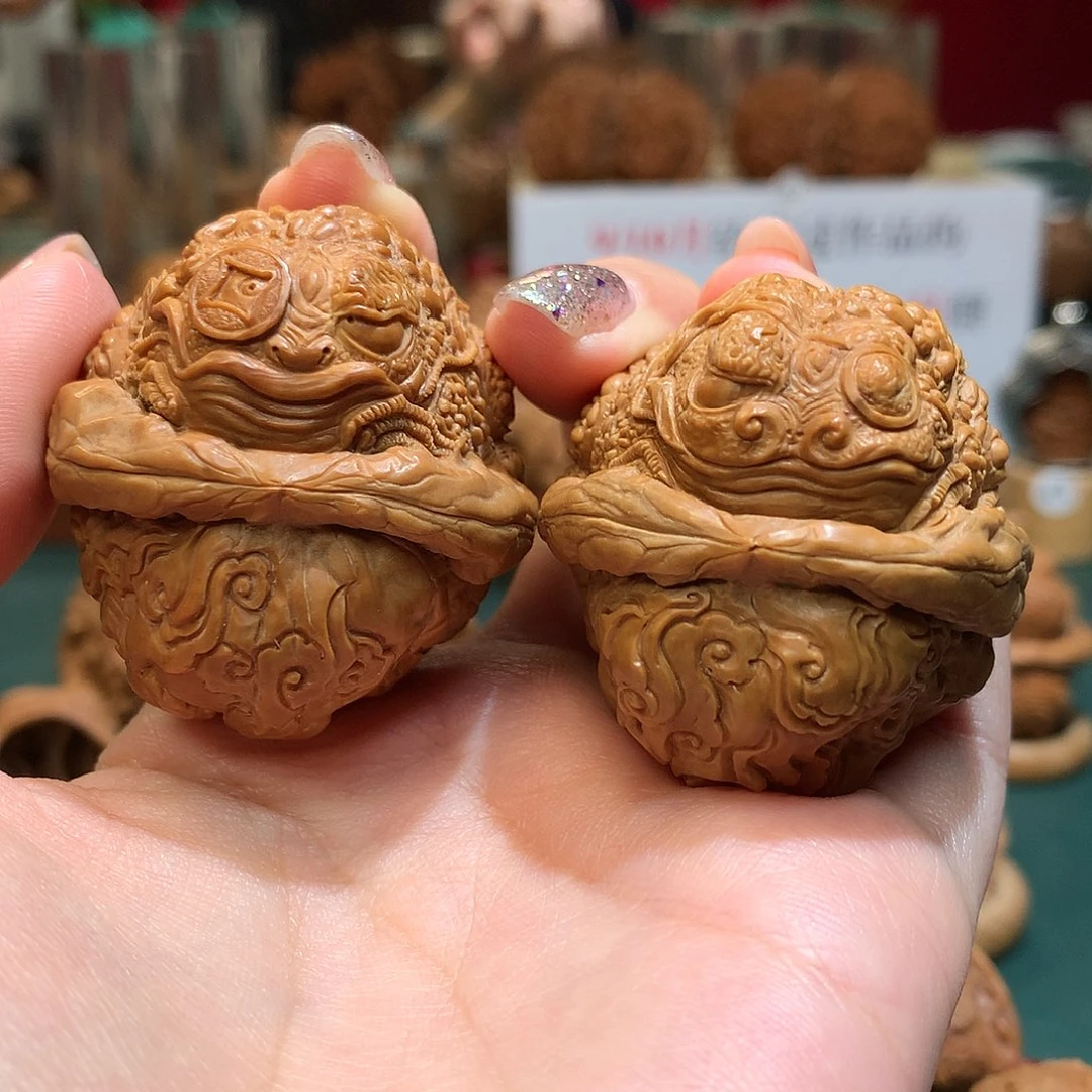 文玩核桃把件/见钱眼开金蟾