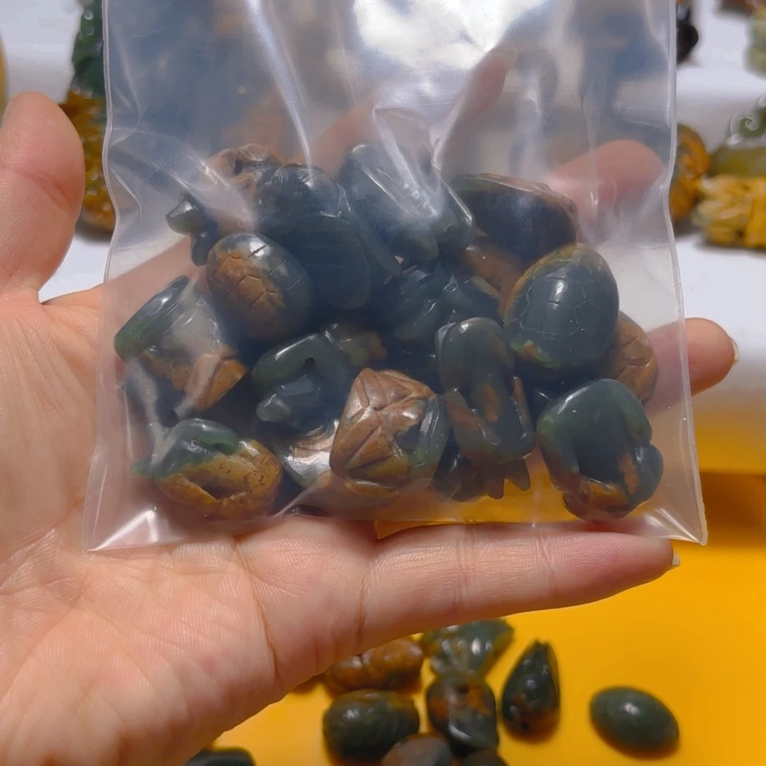 岫岩河磨玉（透闪石质玉）挂件未镶嵌巴**合