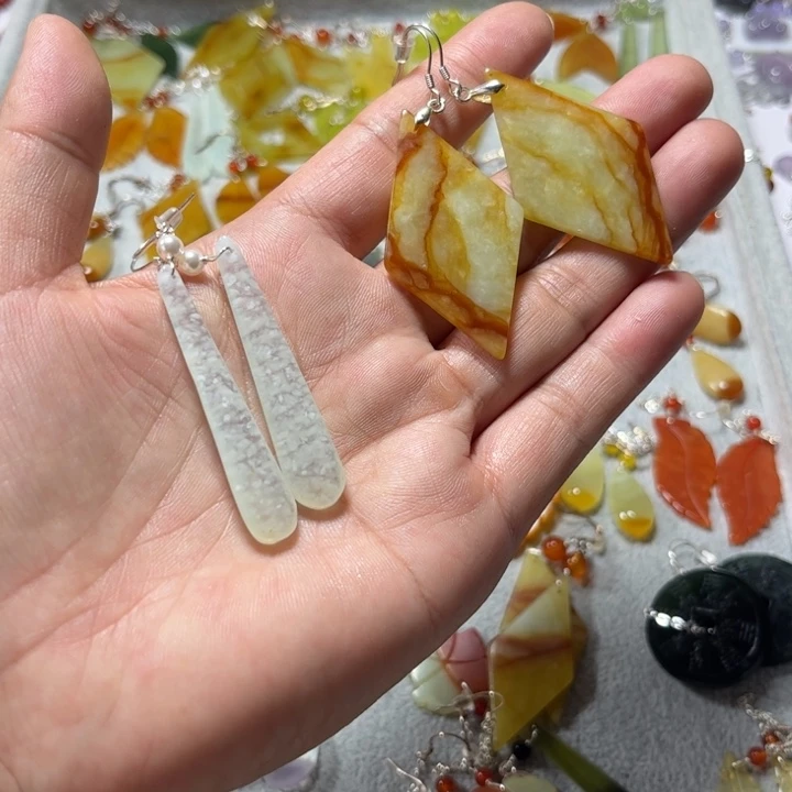 合金蛇纹石玉耳饰