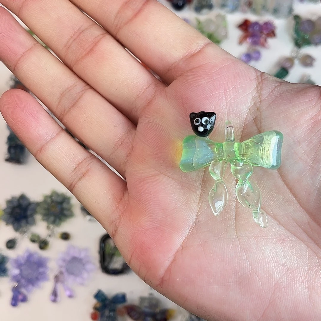 玻璃颈饰蝴蝶结吊坠