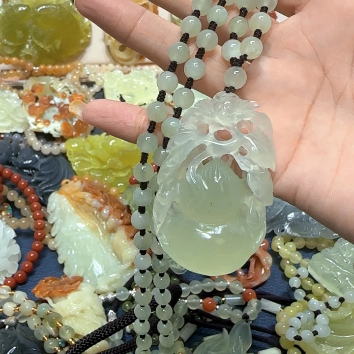 未镶嵌蛇纹石玉吊坠
