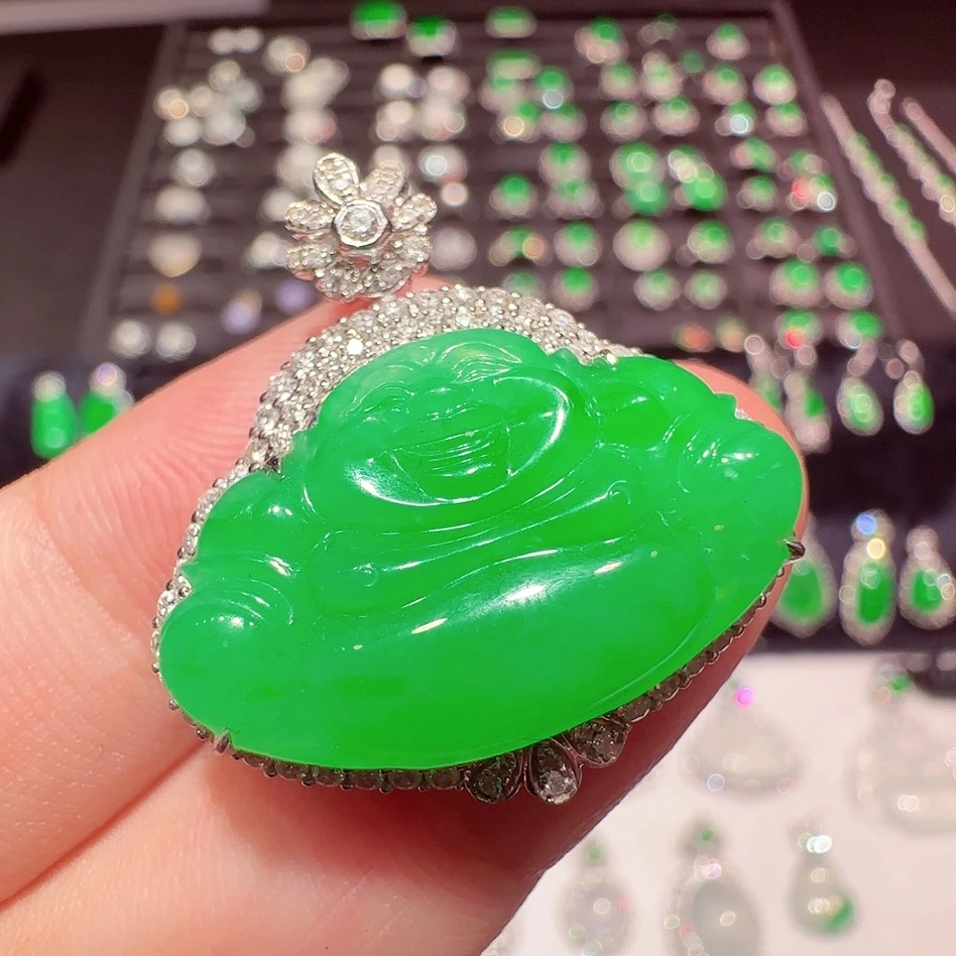 翡翠18K金镶嵌颈饰吊坠