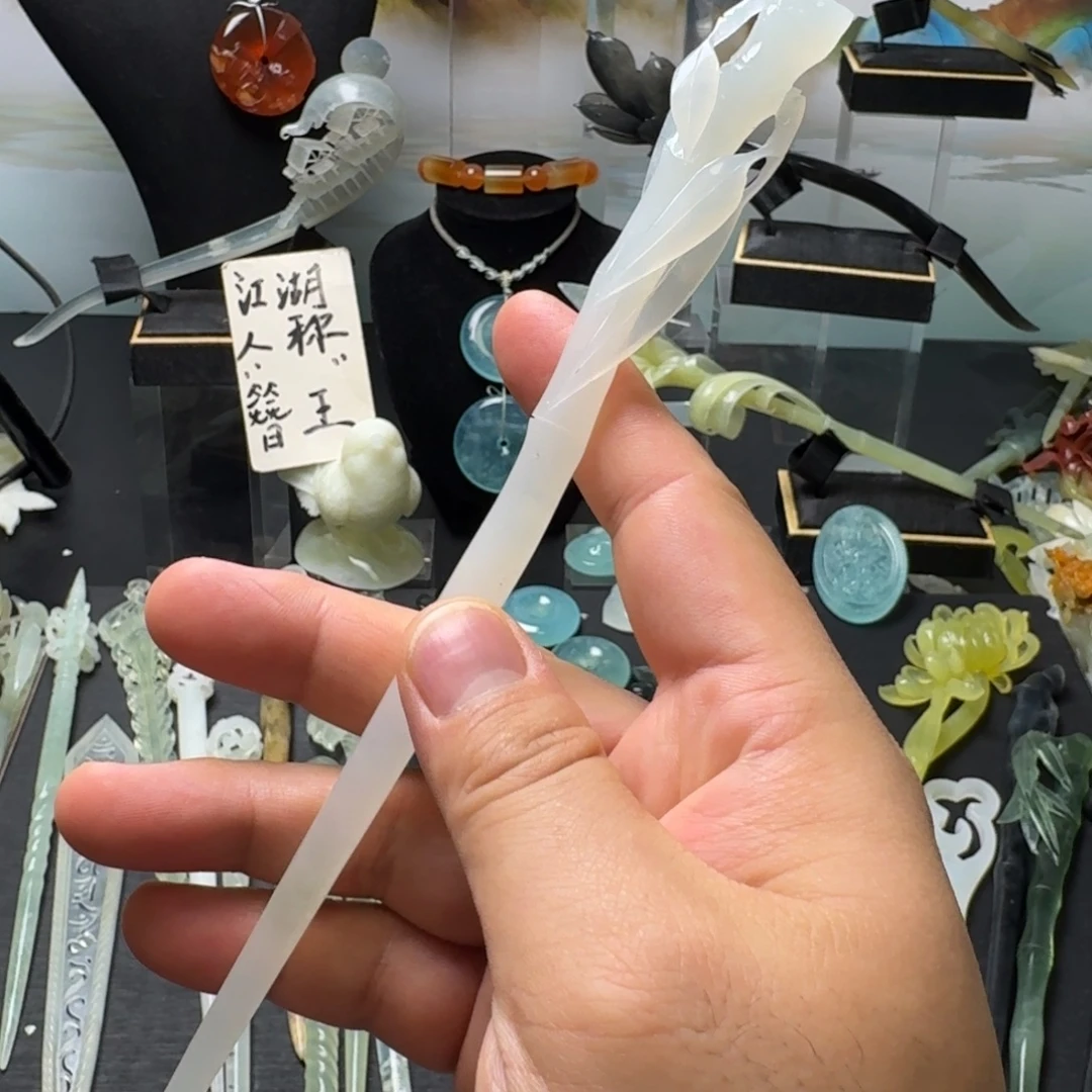 丁***活未镶嵌蛇纹石玉发饰