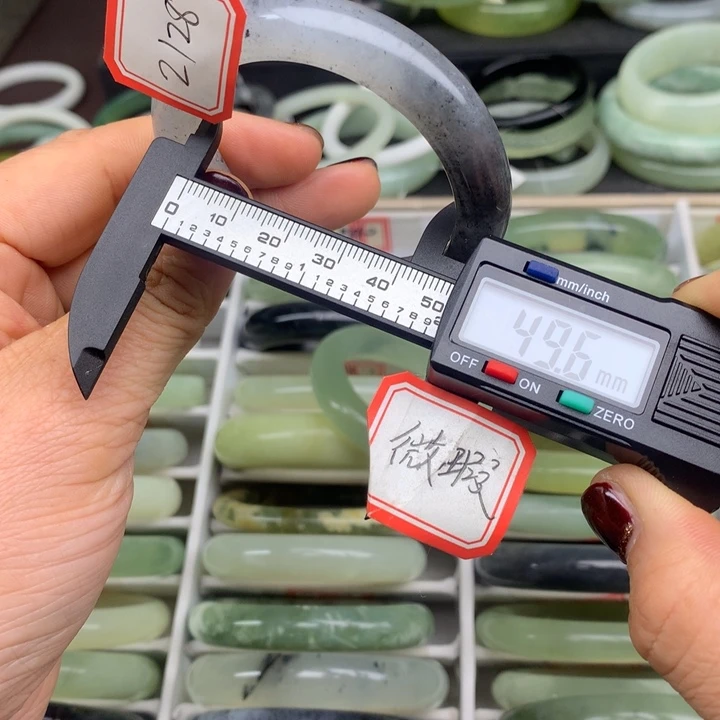 ****宝蛇纹石玉未镶嵌手镯2128