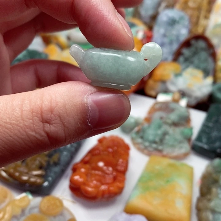 翡翠颈饰未镶嵌翡翠水壶