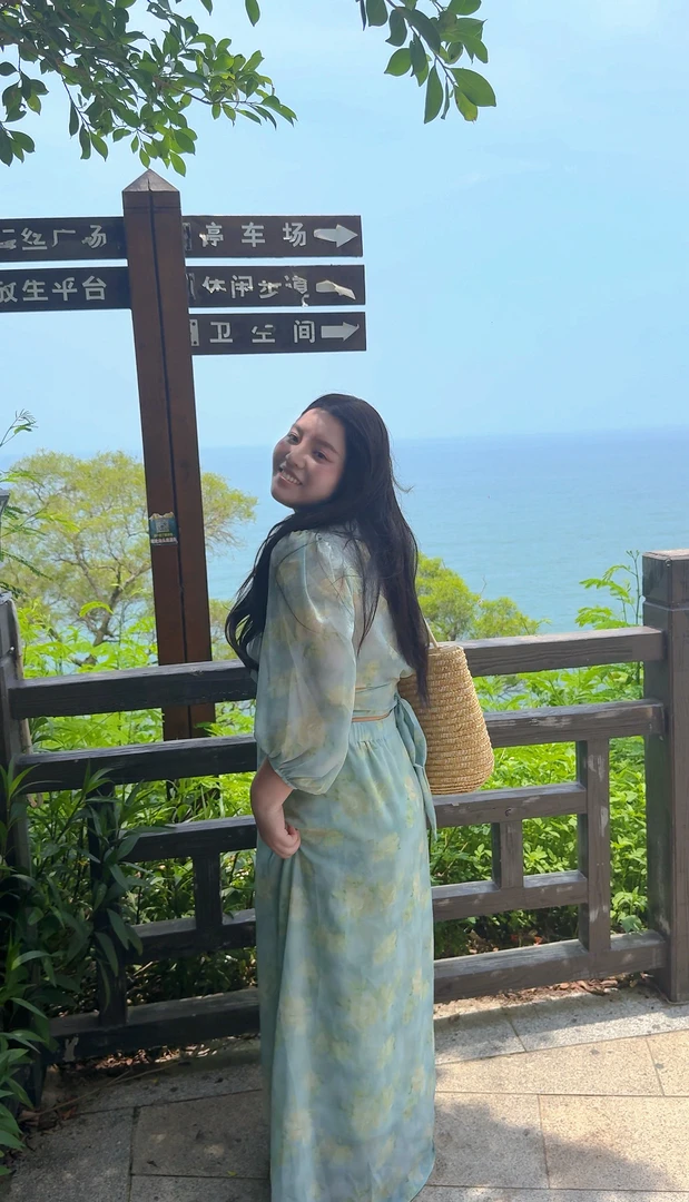 高个子大码显瘦法式V领喇叭袖印花收腰显瘦气质套装