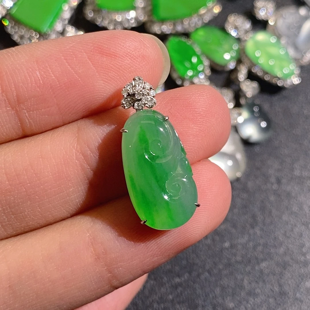 翡翠颈饰18K金镶嵌天然缅甸A货翡翠