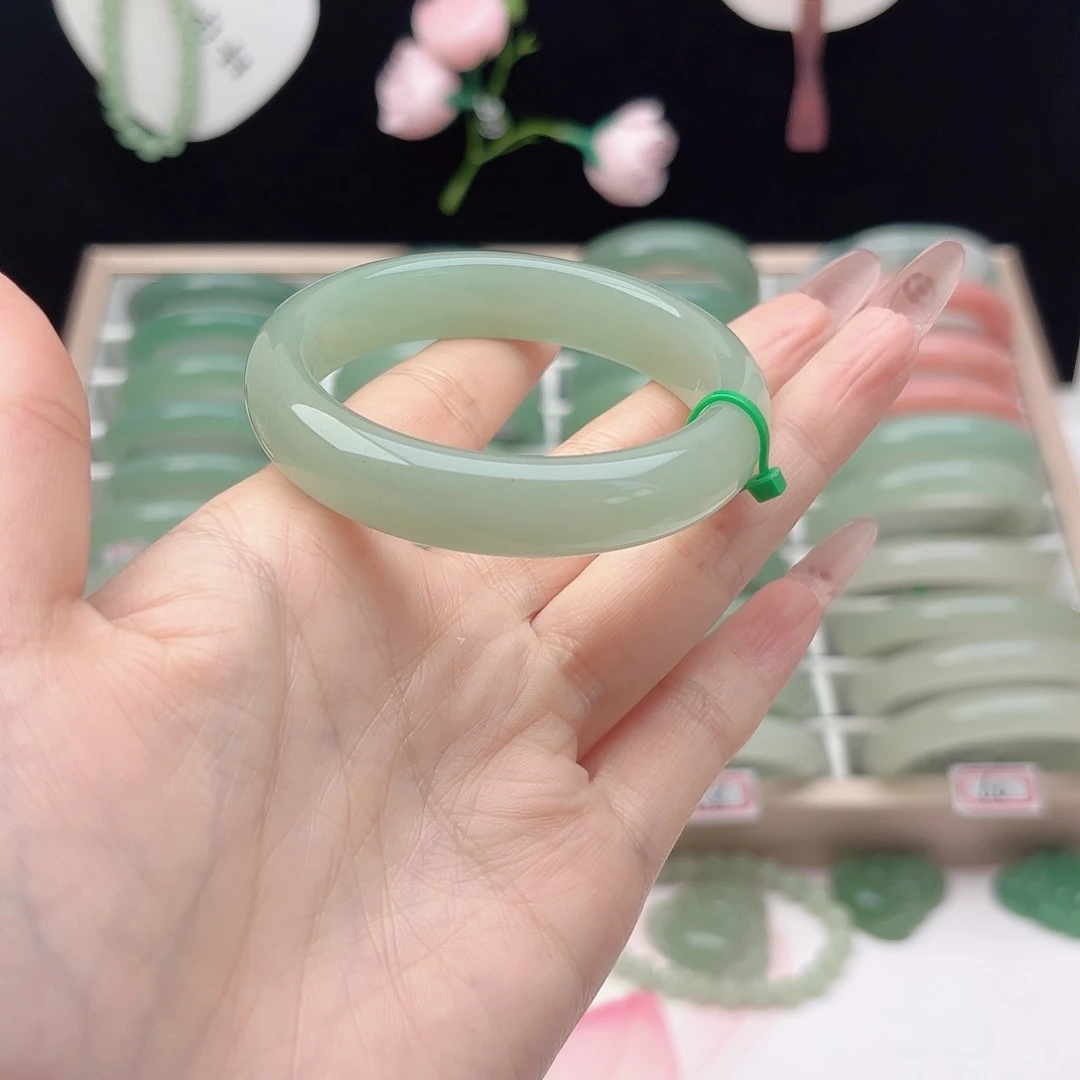 石英质玉未镶嵌手镯