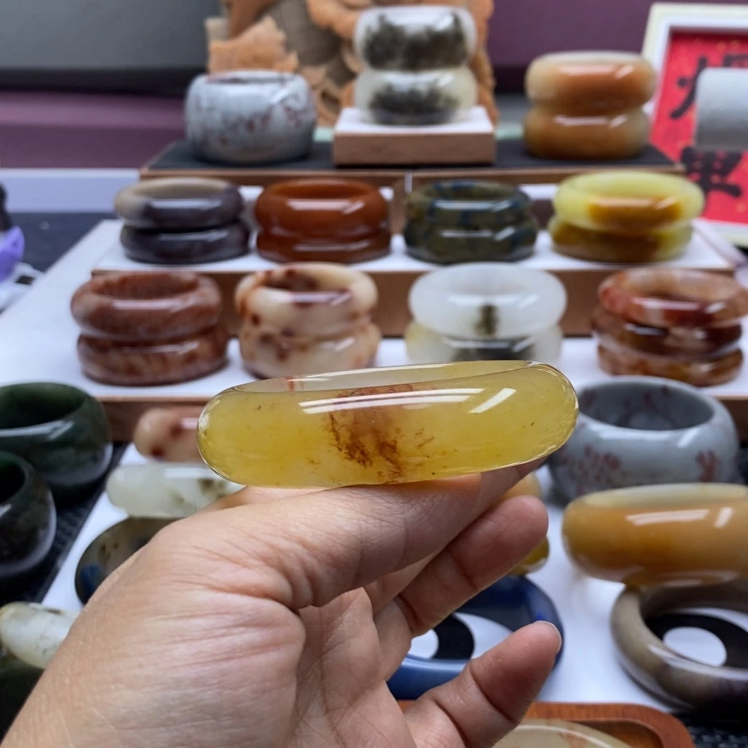 石英质玉手镯未镶嵌涂*