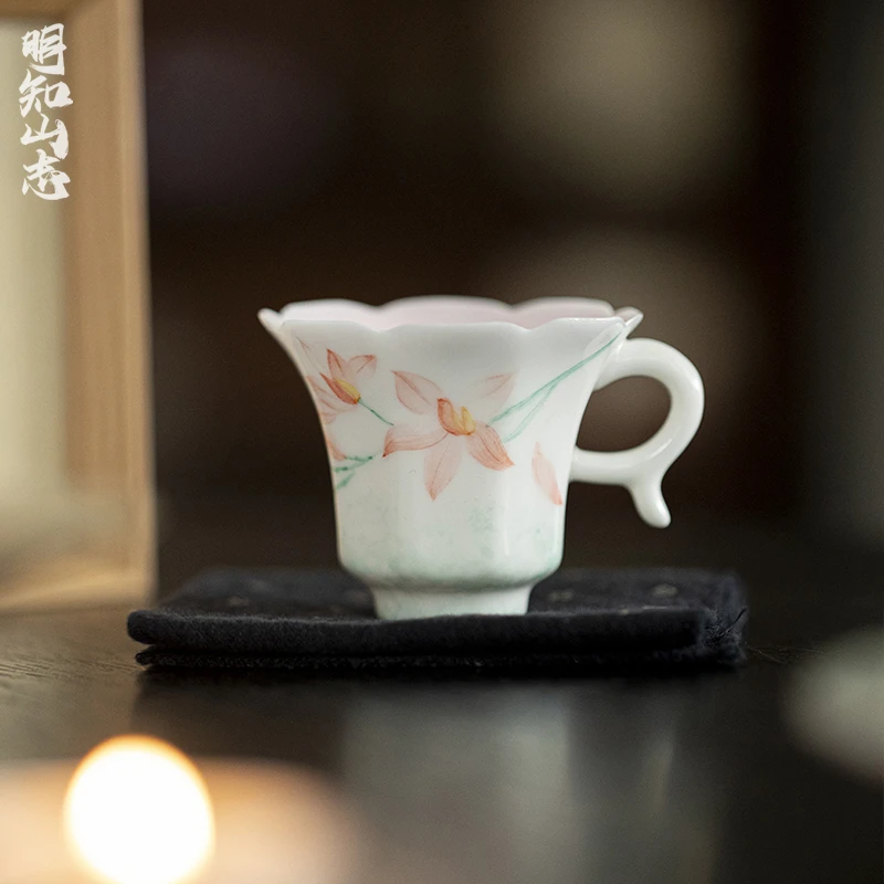 明知山志玉泥白瓷手绘陶瓷茶杯功夫茶家用花口品茗杯女主人杯单杯