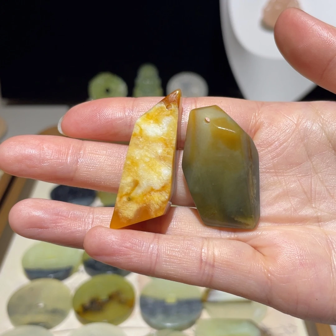 岫玉未镶嵌颈饰17