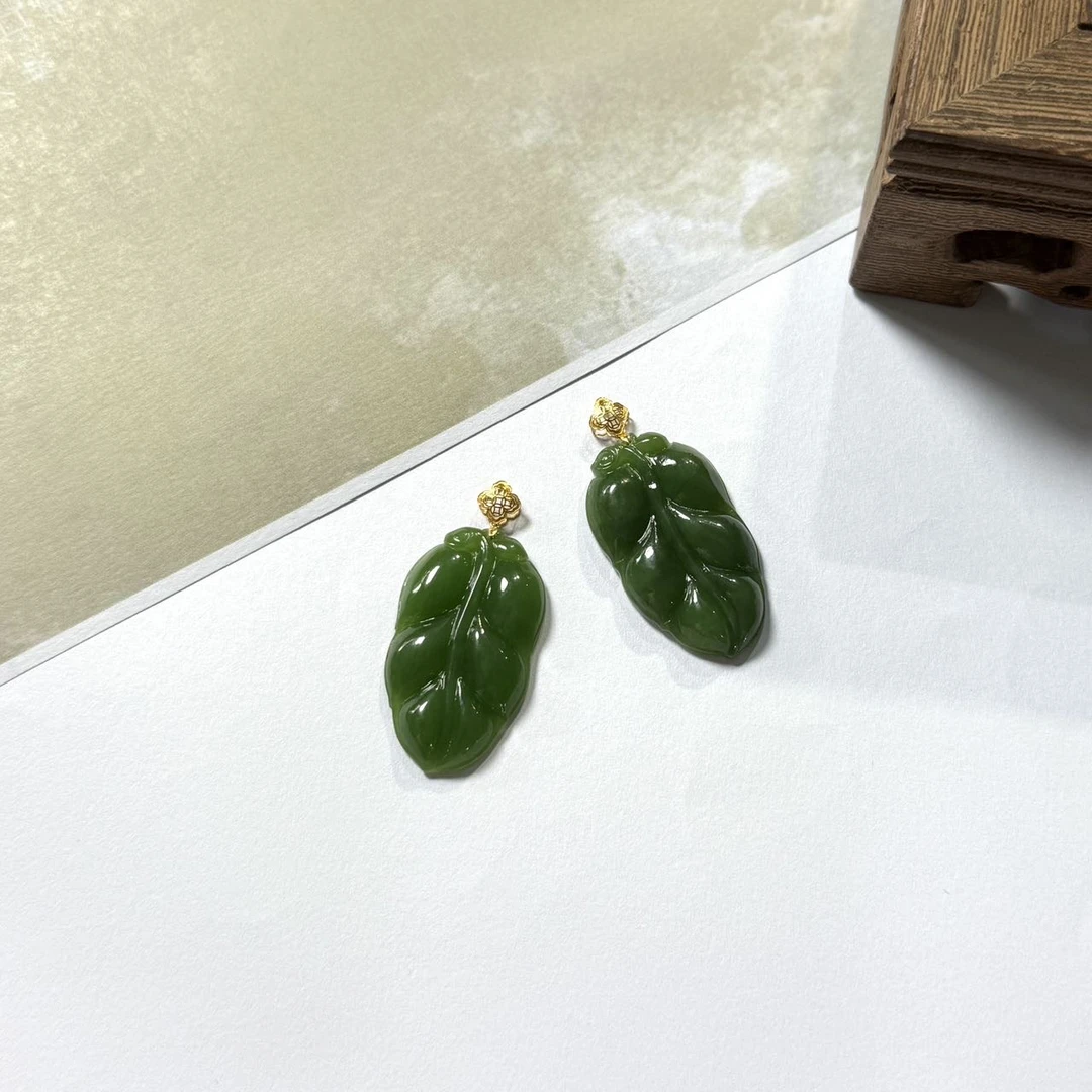 18K金和田玉吊坠-多样性发一件-32*18*4mm-V52312-K（商城）