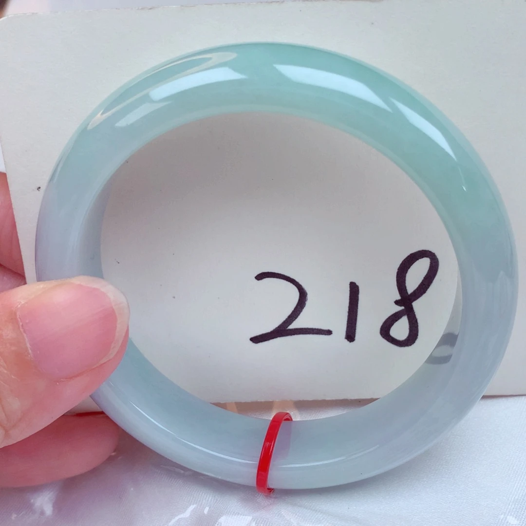 翡翠手镯未镶嵌翡翠