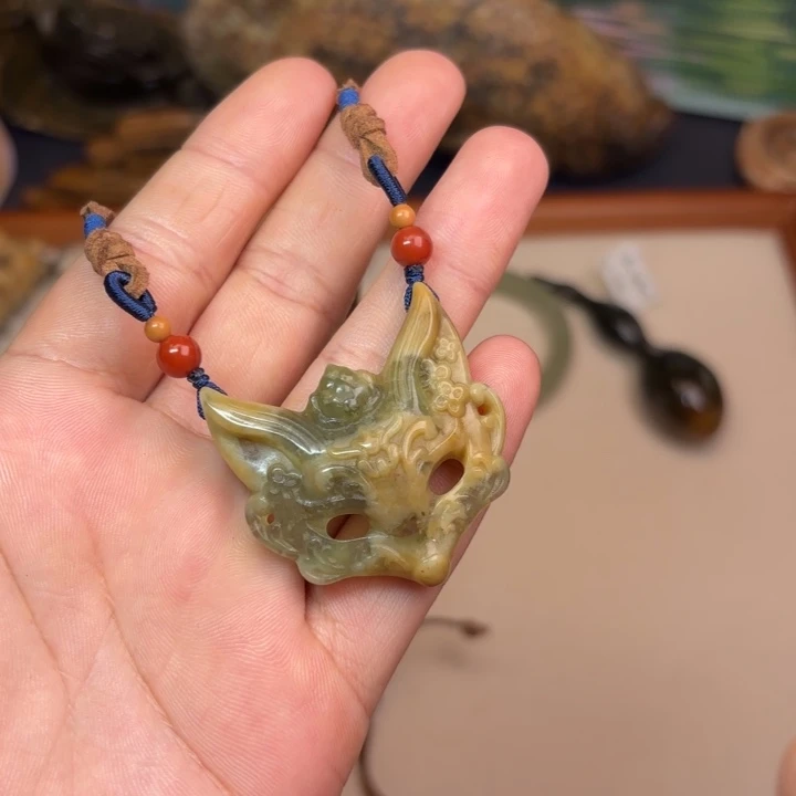 未镶嵌蛇纹石玉颈饰预售