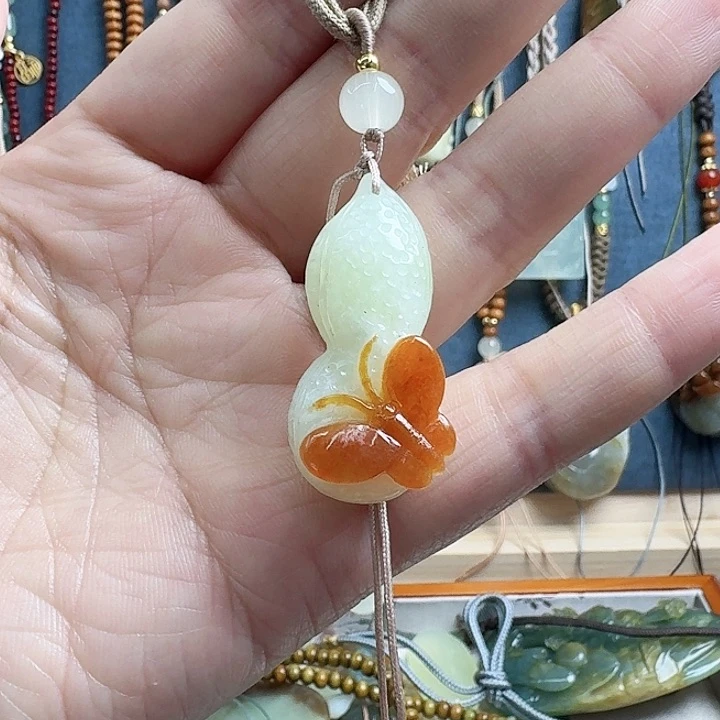 未镶嵌蛇纹石玉颈饰前*