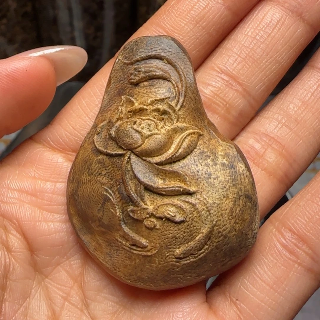 树脂制品L***9白旗包头雕刻