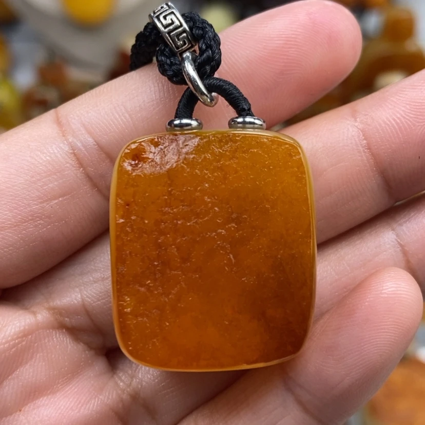 【闪购商品】琥珀颈饰未镶嵌