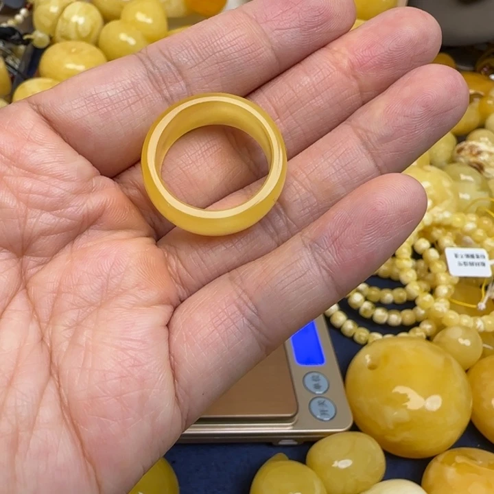 浅***的蜜蜡未镶嵌颈饰天然蜜蜡