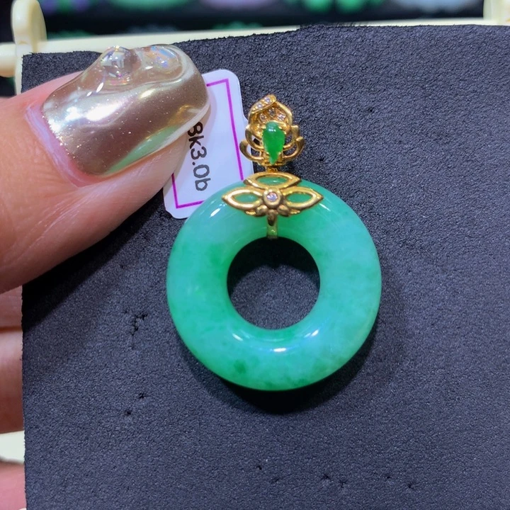 翡翠18K金镶嵌颈饰翡翠