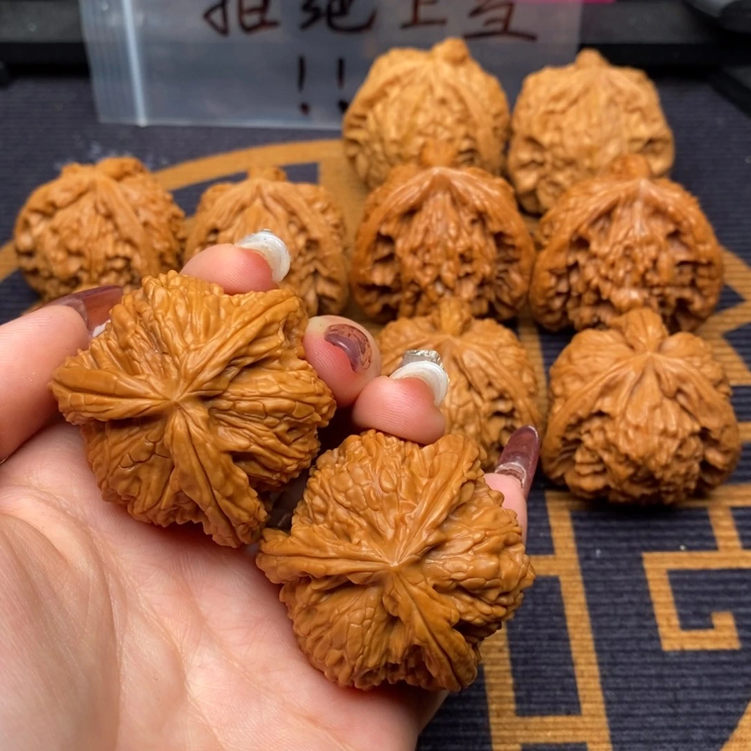 笑***笑文玩核桃吊坠白狮子