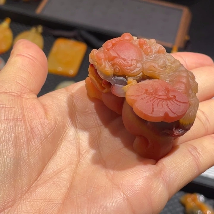 未镶嵌石英质玉（黄龙玉）手把