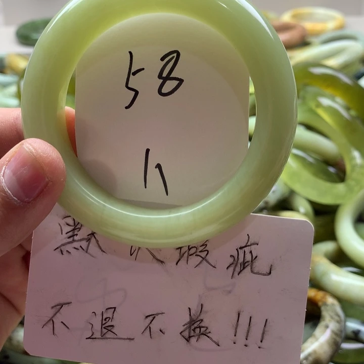 蛇纹石玉手镯未镶嵌