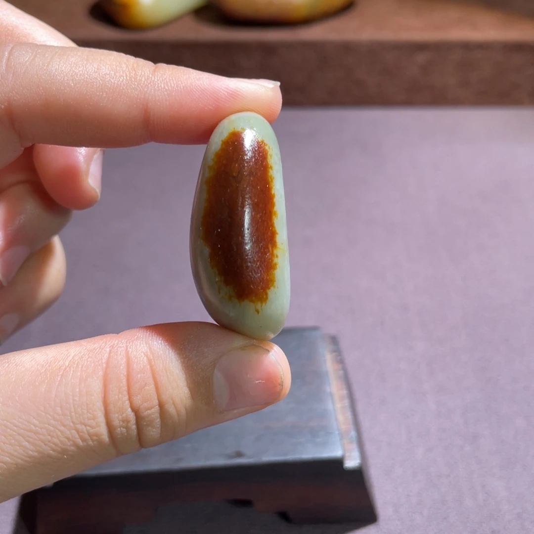 和田玉未镶嵌把件