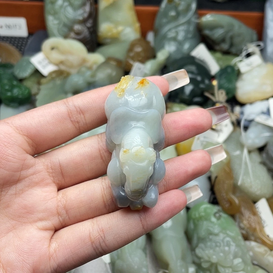 能***哥颈饰未镶嵌和田玉