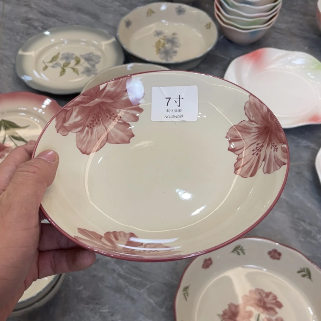 陶瓷微瑕餐具介意勿拍，满18飞！