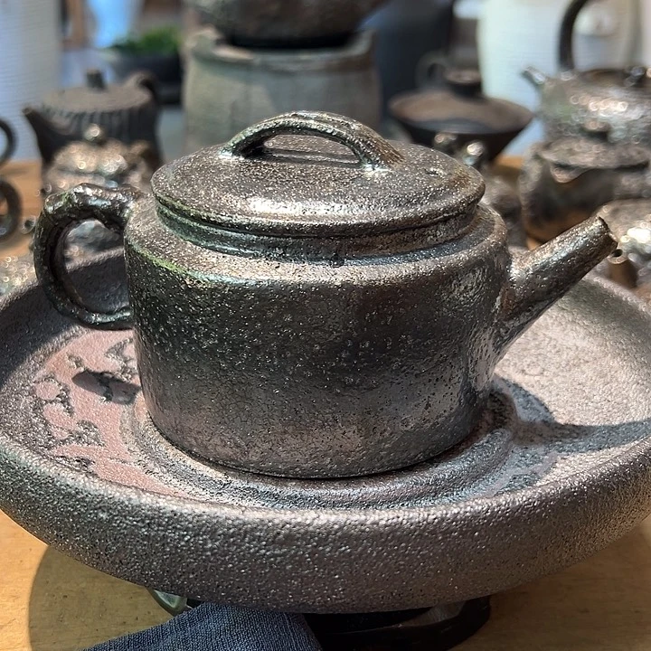 用***7白膳泥和独连碳荥经黑砂手把壶一个