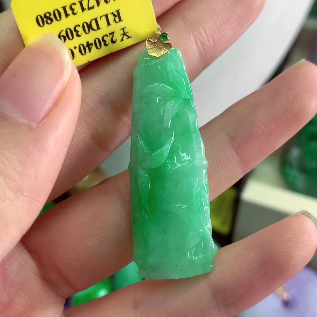 翡翠18K金镶嵌项链