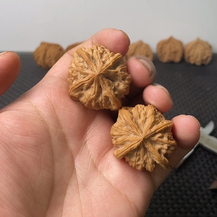 文玩核桃把件四棱核桃玉玺