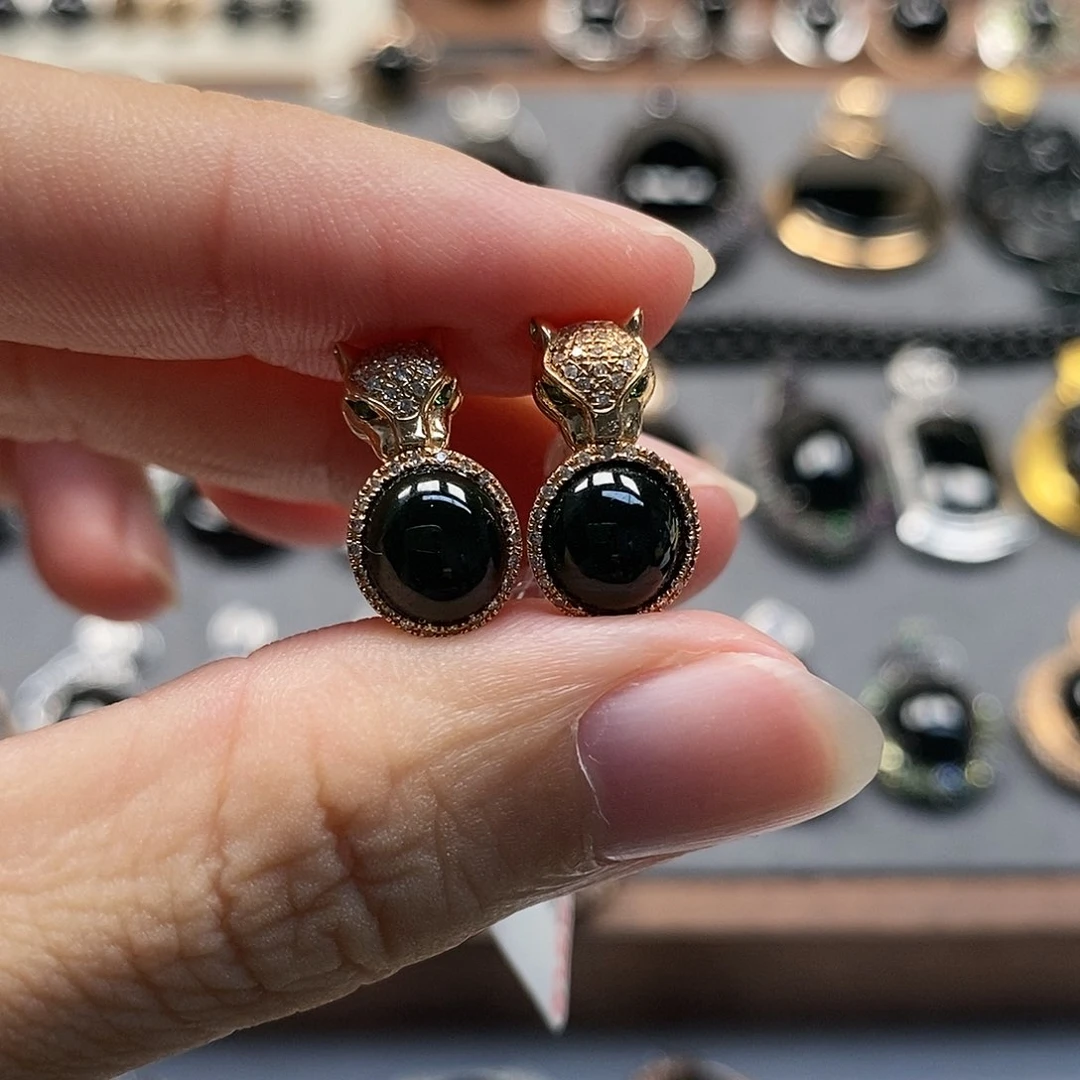 翡翠18K金镶嵌耳饰鉴*墨翠