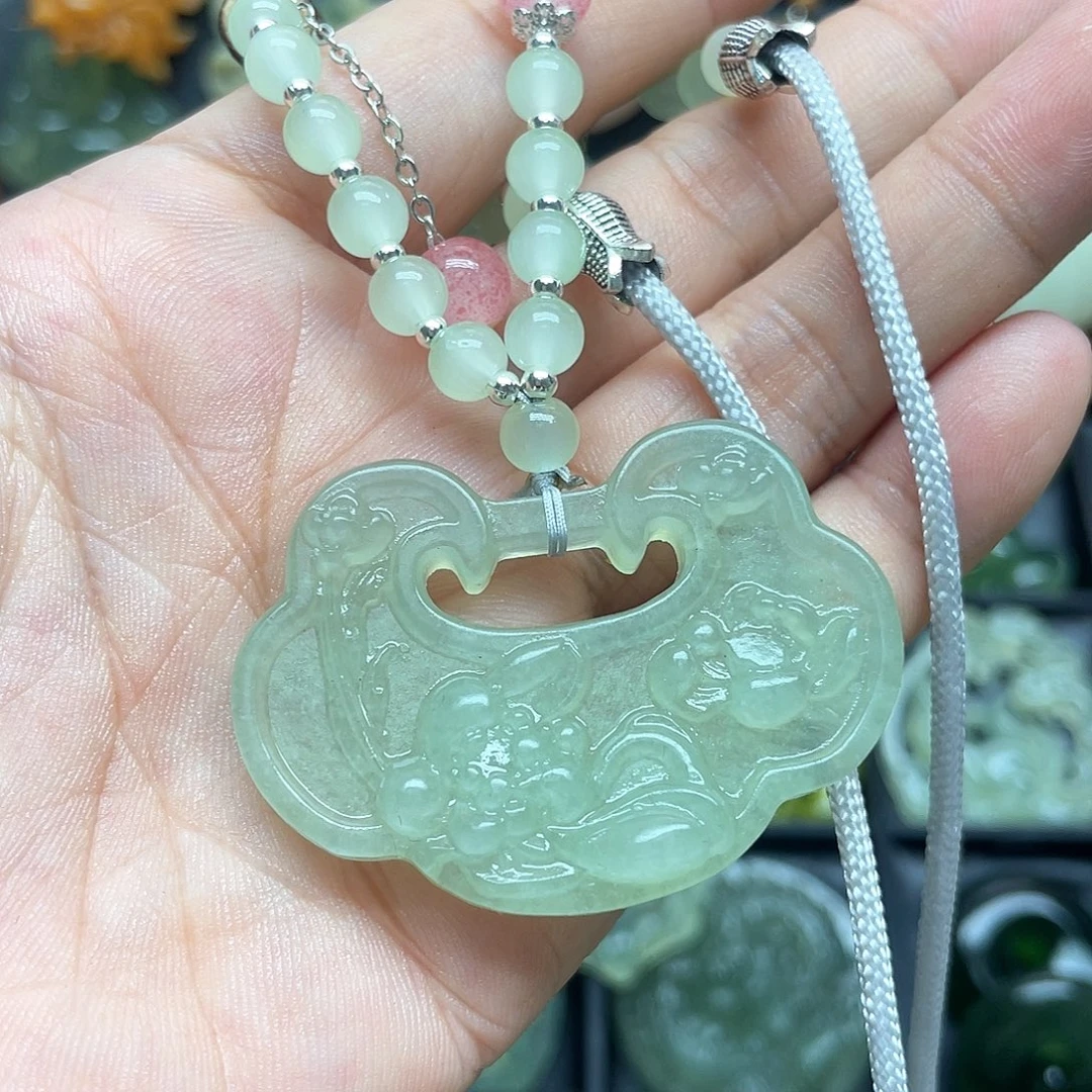 蛇纹石玉未镶嵌颈饰