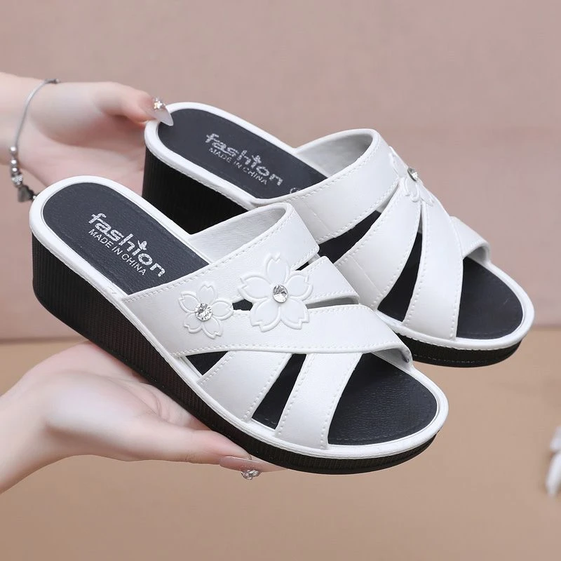 新款外出厚底家居超软休闲百搭拖鞋女软底洋气高颜值中跟女士凉鞋