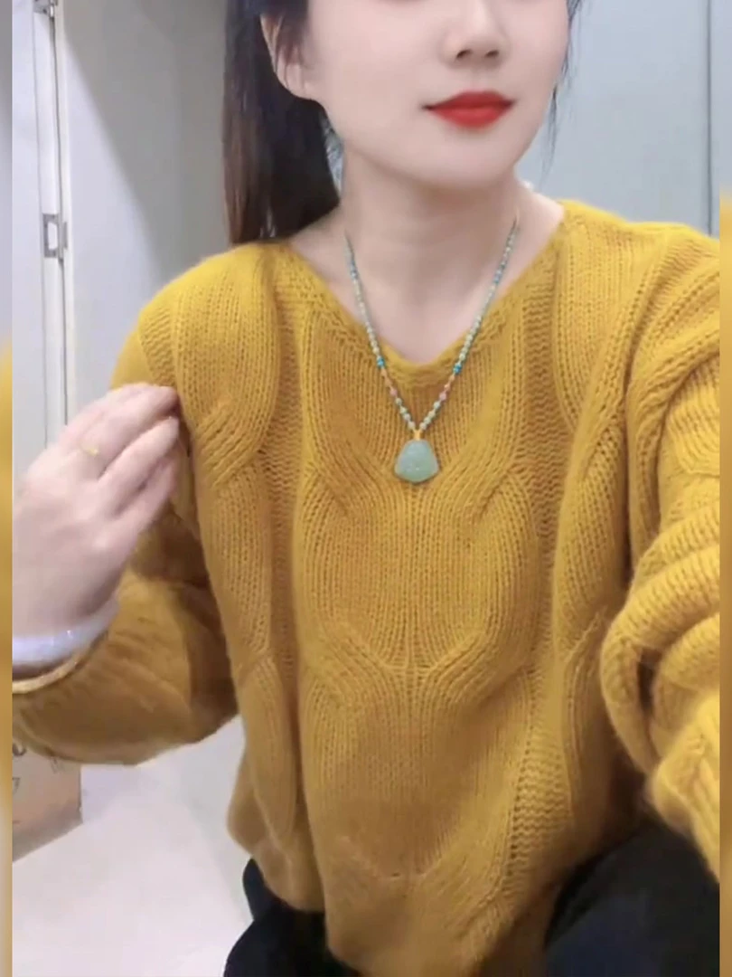 慵懒风黄色上衣女2025秋季新款洋气潮流圆领麻花设计感针织衫毛衣